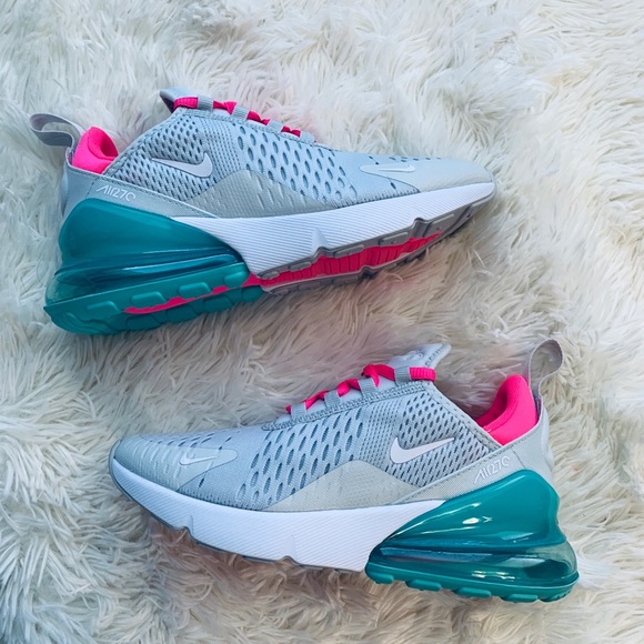 Nike Shoes - Nike Air Max 270